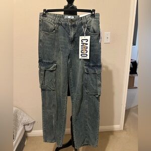 Cargo Jeans Womens Large NWT Pockets Front Bottom & Sides Baggy. Size 7/28. NWT